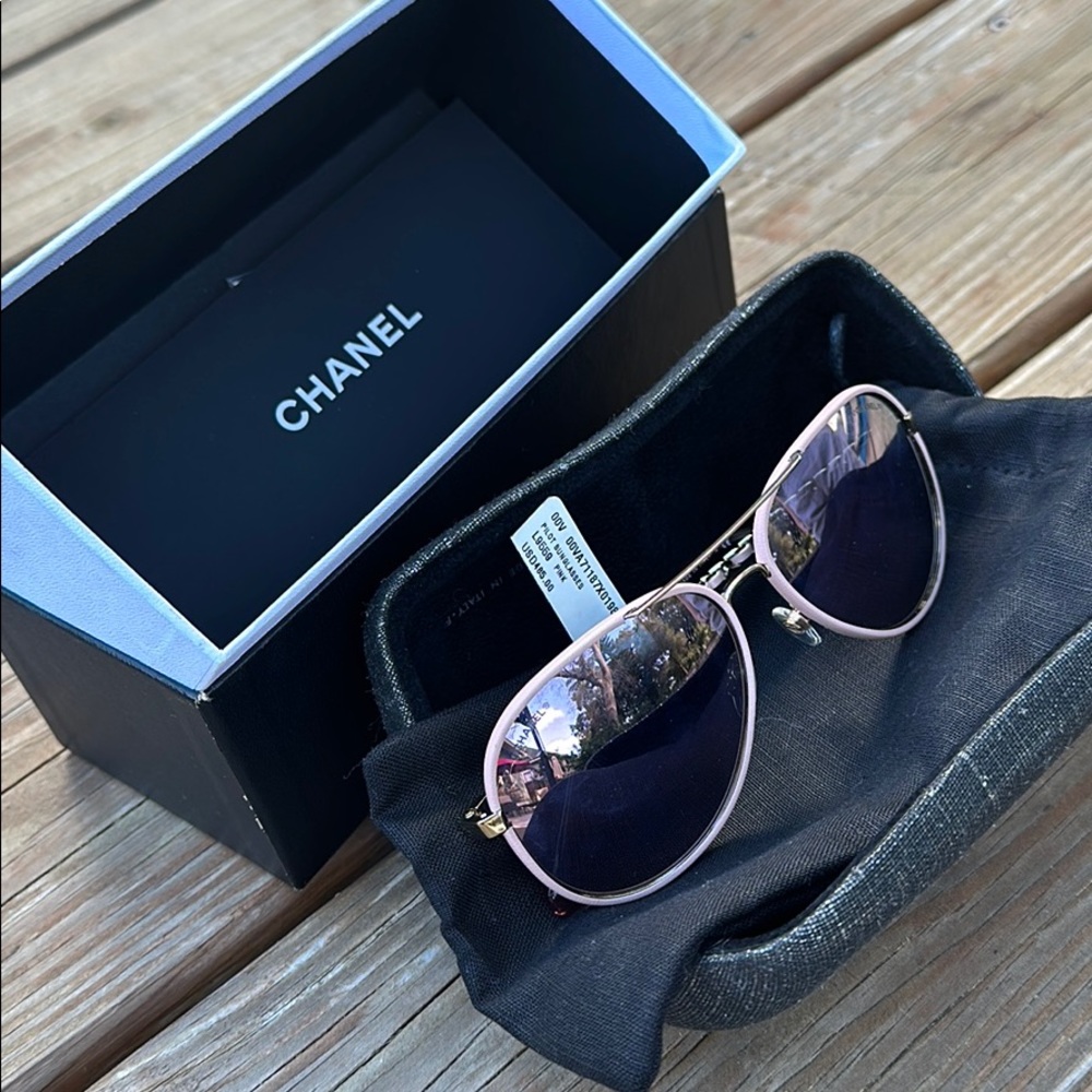 Authentic NWT Chanel Pilot Sunglasses in Pink